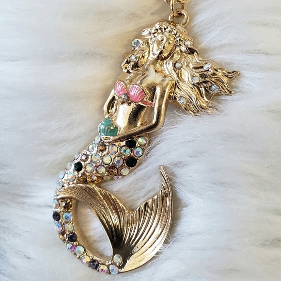 NEW Gold Jeweled Mermaid Pendant Necklace - Picture 7 of 7